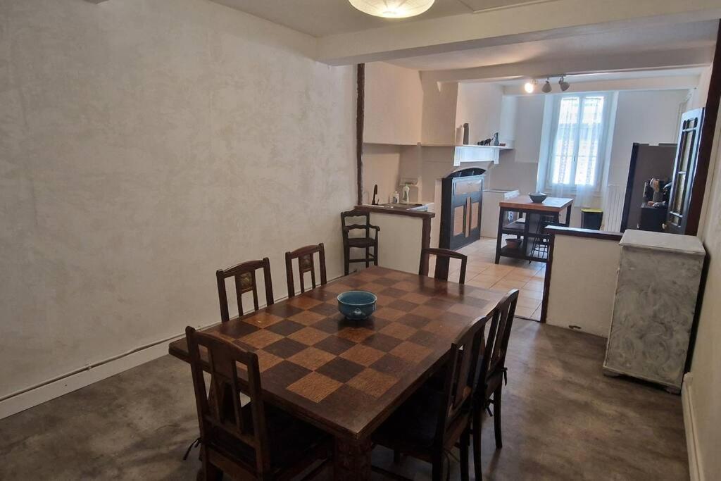 Chambre Dans Maison De Ville - 2 Personnes Олорон-Сент-Марі Екстер'єр фото